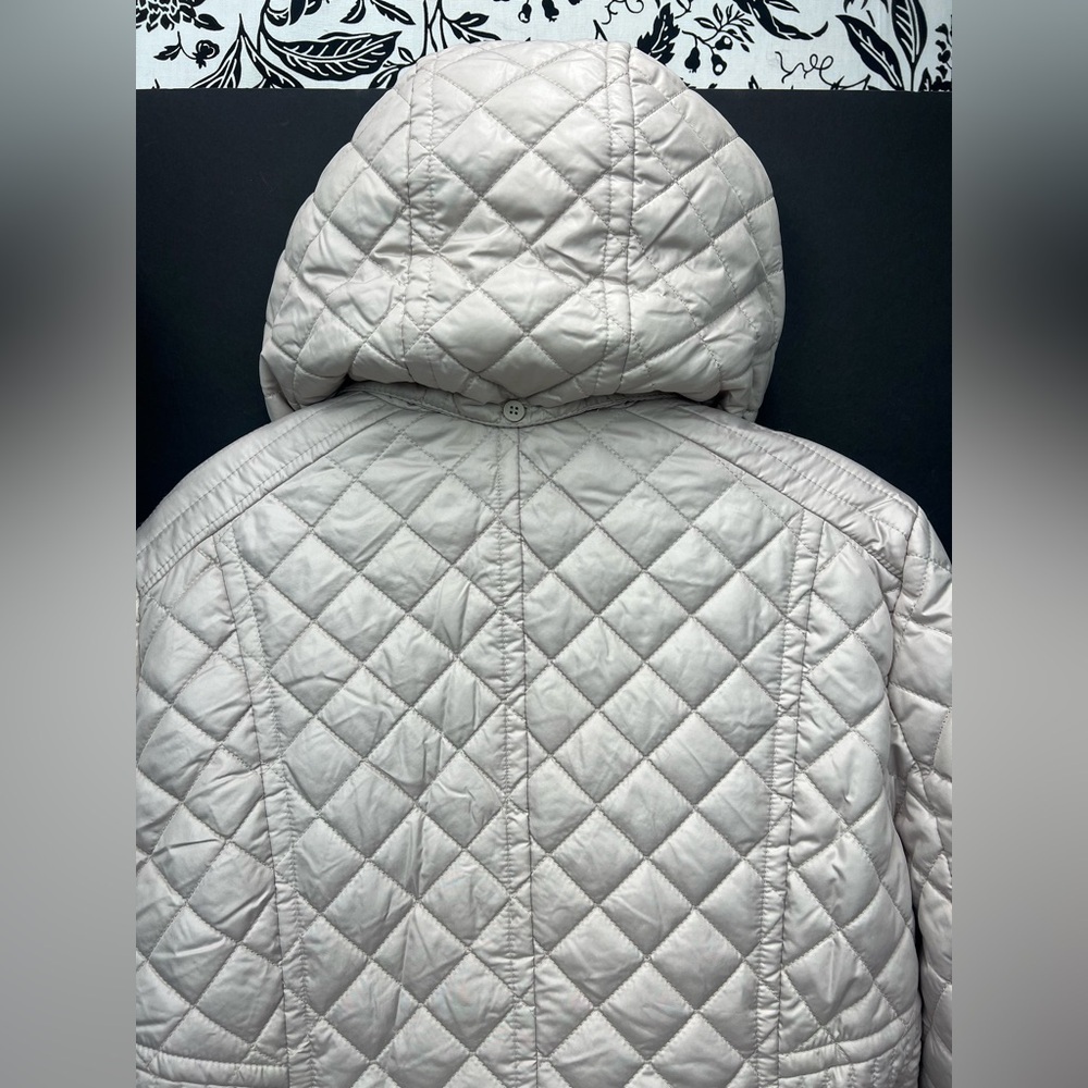 Brand new with tag Via Spiga's quilted coat is a cozy essential size Large - Picture 10 of 16